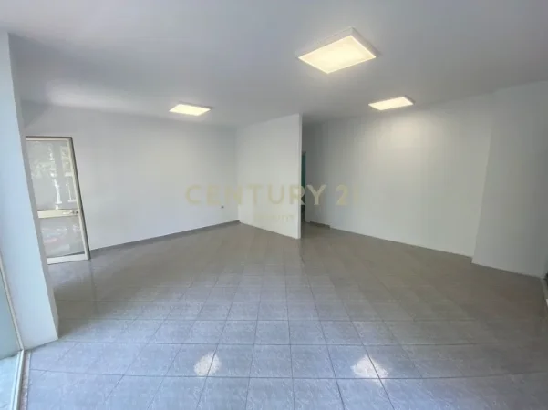 Tirane, jepet me qera ambjent biznesi Kati 0, 57 m² 500 € (liqeni i thate)