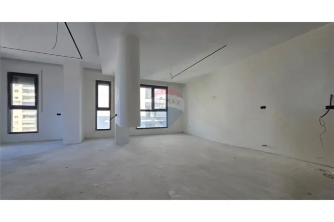 Vlore - Lungomare, shitet apartament 2+1+Ballkon Kati 10, 137 m² 300.000 € (Rruga Reshat Osmani, Vlore)