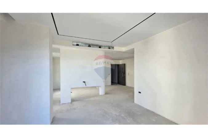 Vlore - Lungomare, shitet apartament 2+1+Ballkon Kati 10, 137 m² 300.000 € (Rruga Reshat Osmani, Vlore)