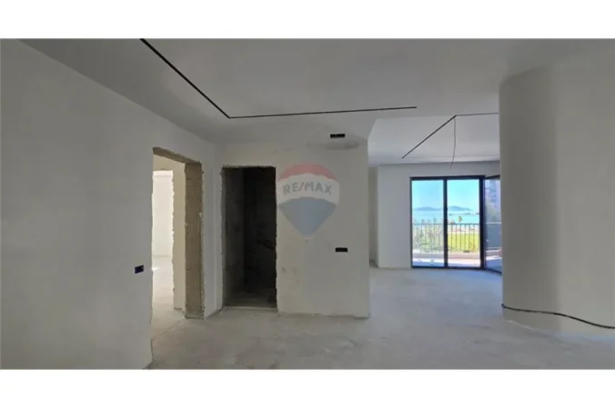 Vlore - Lungomare, shitet apartament 2+1+Ballkon Kati 10, 137 m² 300.000 € (Rruga Reshat Osmani, Vlore)
