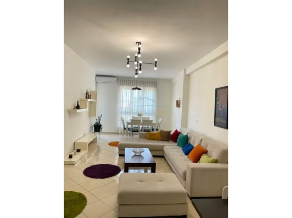 Tirane, jepet me qera apartament 1+1 Kati 4, 75 m² 600 € (STACIONI I TRENIT)