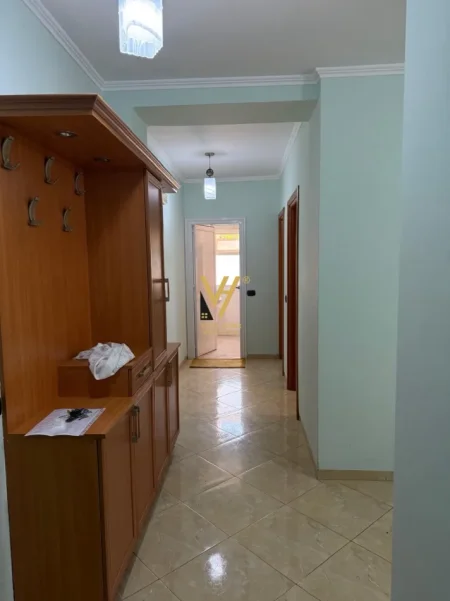 Tirane, jepet me qera apartament 2+1+Ballkon Kati 3, 67 m² 520 € (MATERNITETI I RI)