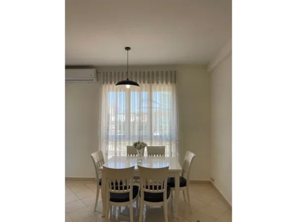 Tirane, jepet me qera apartament 1+1 Kati 4, 75 m² 600 € (STACIONI I TRENIT)