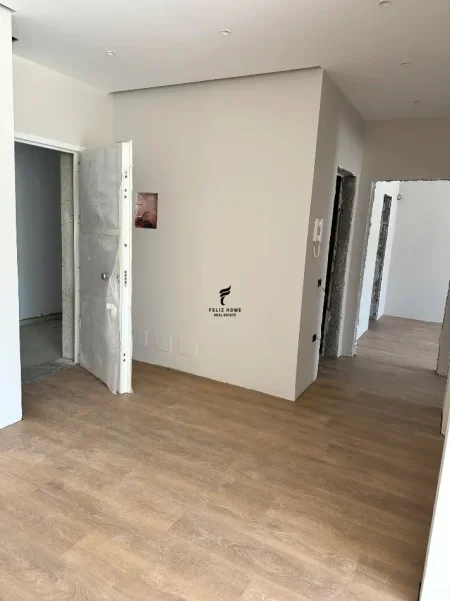 Tirane, jepet me qera zyre Kati 1, 117 m² 1.850 € (KOMUNA E PARISIT)