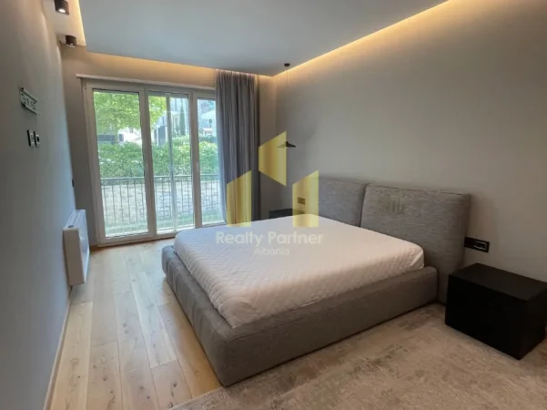 Tirane, shitet apartament 2+1+Ballkon Kati 1, 196 m² 600.000 € (Secret Garden Residence, pranë TEG)