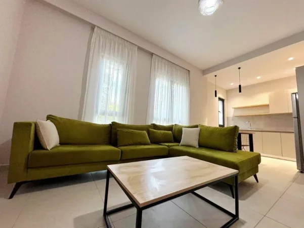 Tirane, shitet apartament 1+1 Kati 3, 65 m² (Farmacia 10)