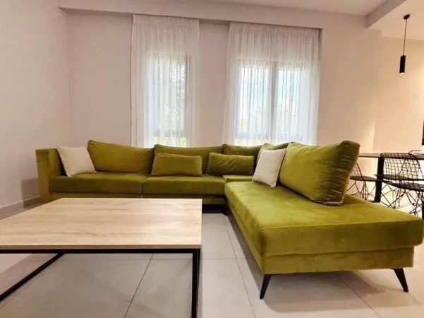 Tirane, shitet apartament 1+1 Kati 3, 65 m² (Farmacia 10)