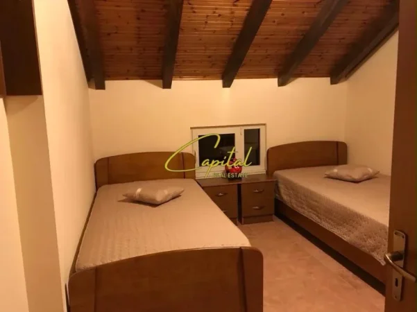 Tirane, jepet me qera apartament 3+1 Kati 3, 120 m² 600 € (XHAMLLIKU)
