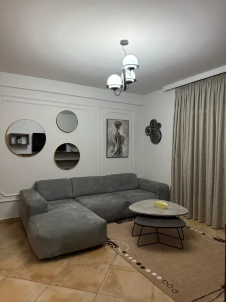 Tirane, jepet me qera apartament 1+1 Kati 3, 70 m² 550 € (KODRA E DIELLIT)