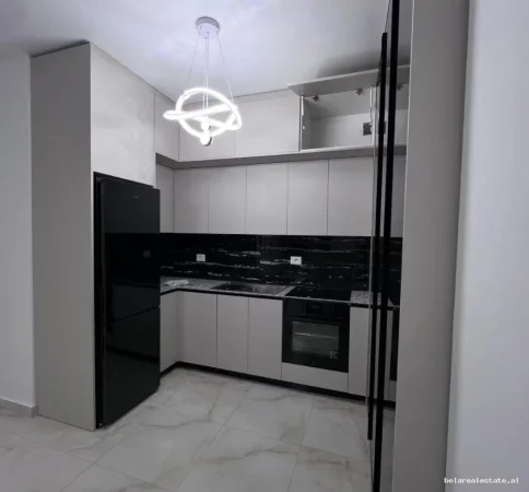 Tirane, jepet me qera apartament 1+1+Ballkon Kati 4, 77 m² 600 € (Don Bosko)