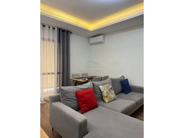 Tirane, shitet apartament 2+1 Kati 1, 100 m² 230.000 € (RRUGA E DIBRES,SELVIA,VILA GOLD)