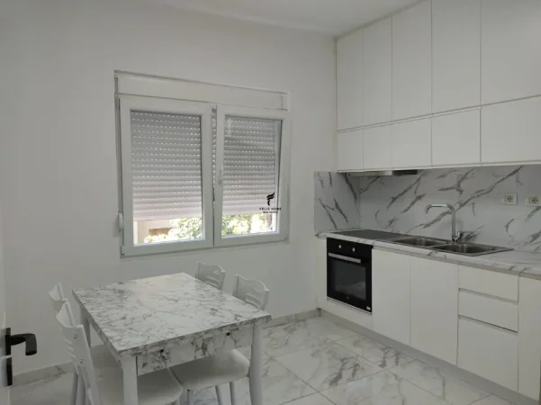 Tirane, jepet me qera apartament 2+1 Kati 2, 70 m² 600 € (RRUGA E DIBRES)