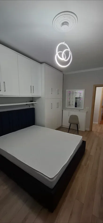 Tirane, shitet apartament 1+1+Ballkon Kati 1, 56 m² 136.000 € (Fondacioni Eleonor, pranë Kodrës së Diellit)