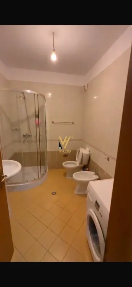 Tirane, jepet me qera apartament 1+1+Ballkon Kati 2, 60 m² 420 € (YZBERISHT)