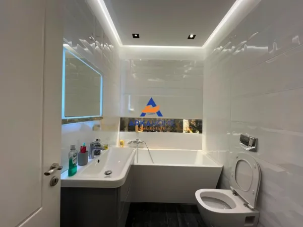 Tirane, shitet apartament 3+1+Ballkon Kati 7, 172 m² 250.000 € (LIQENI THATE)