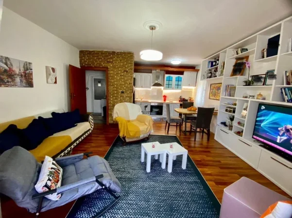 Tirane, jepet me qera apartament 2+1 Kati 6, 90 m² 600 € (ALI DEMI)