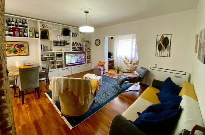 Tirane, jepet me qera apartament 2+1 Kati 6, 90 m² 600 € (ALI DEMI)