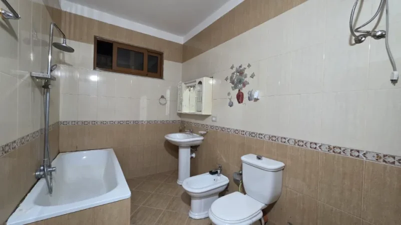 Vlore, shitet apartament 1+1+Ballkon Kati 11, 80 m² 125.000 € (Rruga Hasan Kushta,Pran BKT bank, Vlore)