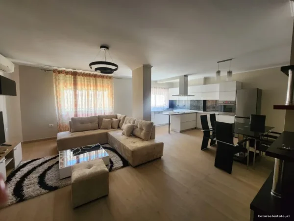 Tirane, jepet me qera apartament 2+1+Ballkon Kati 4, 110 m² 850 € (Komuna e Parisit)