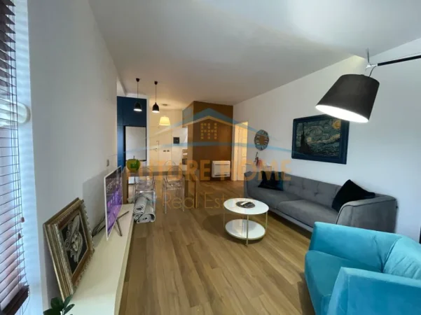 Tirane, jepet me qera apartament 2+1 Kati 2, 950 € (liqeni thate)
