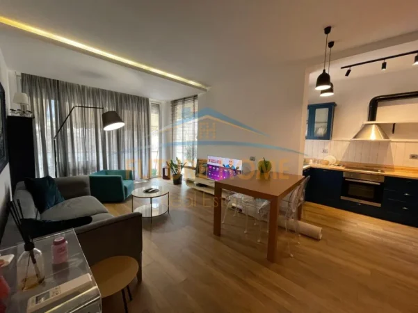 Tirane, jepet me qera apartament 2+1 Kati 2, 950 € (liqeni thate)