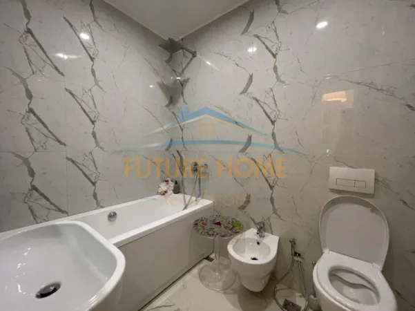 Tirane, jepet me qera apartament 2+1 Kati 2, 950 € (liqeni thate)