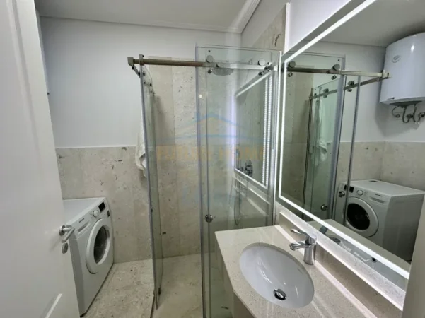 Tirane, jepet me qera apartament 2+1 Kati 1, 1.200 € (teg)