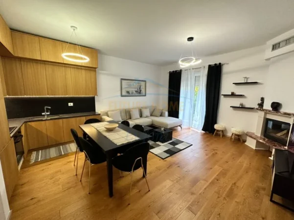 Tirane, jepet me qera apartament 2+1 Kati 1, 1.200 € (teg)
