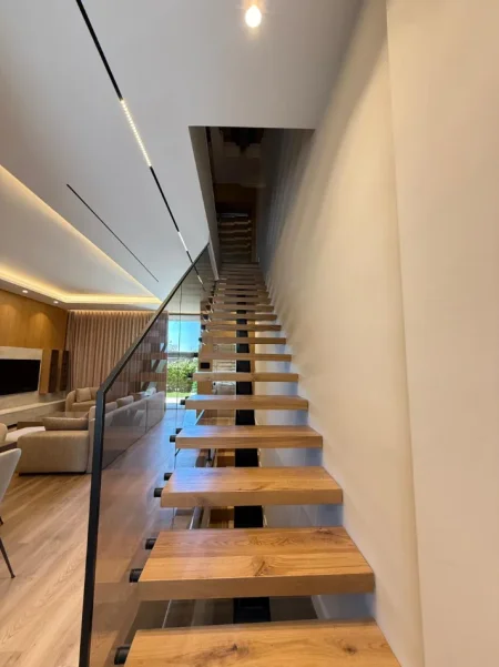 Tirane, jepet me qera Vile 3+1+Aneks Kati 2, 330 m² 5.000 € (TEG)