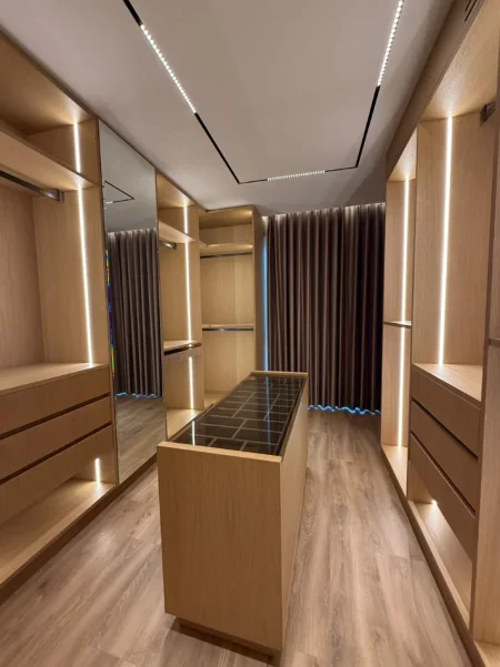 Tirane, jepet me qera Vile 3+1+Aneks Kati 2, 330 m² 5.000 € (TEG)