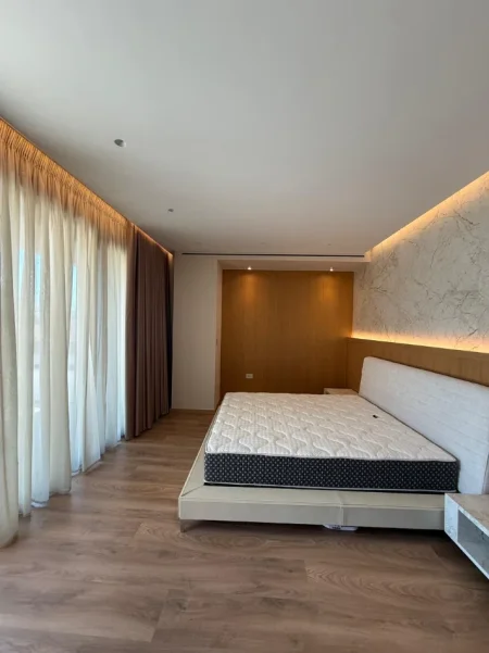 Tirane, jepet me qera Vile 3+1+Aneks Kati 2, 330 m² 5.000 € (TEG)