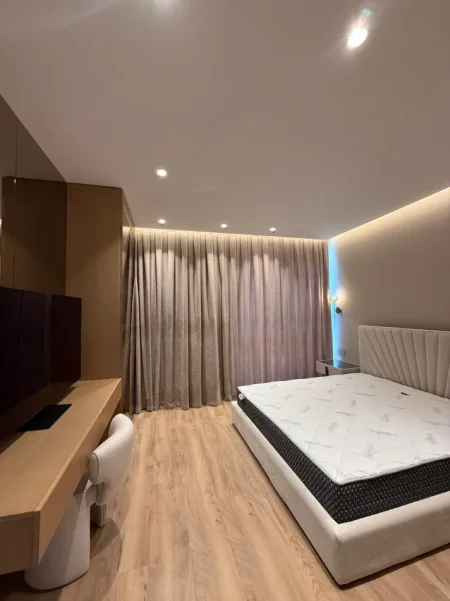 Tirane, jepet me qera Vile 3+1+Aneks Kati 2, 330 m² 5.000 € (TEG)