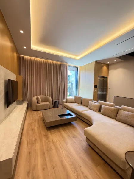 Tirane, jepet me qera Vile 3+1+Aneks Kati 2, 330 m² 5.000 € (TEG)