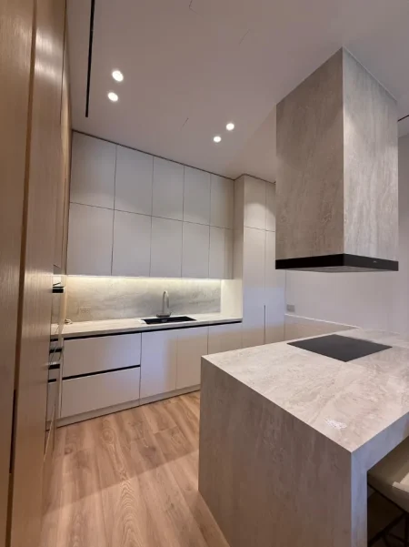 Tirane, jepet me qera Vile 3+1+Aneks Kati 2, 330 m² 5.000 € (TEG)