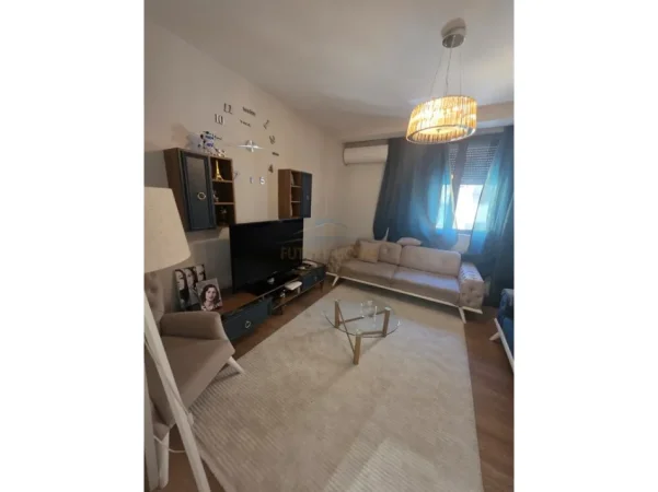 Tirane, jepet me qera apartament 2+1 Kati 2, 110 m² 1.200 € (Myslym Shyri)