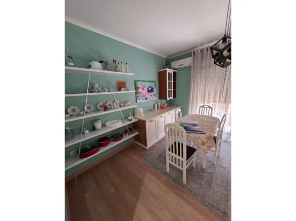 Tirane, jepet me qera apartament 2+1 Kati 2, 110 m² 1.200 € (Myslym Shyri)