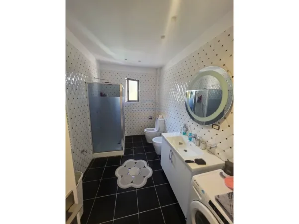 Tirane, jepet me qera apartament 2+1 Kati 2, 110 m² 1.200 € (Myslym Shyri)