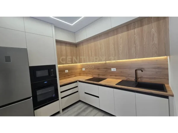 Tirane, jepet me qera apartament 1+1 Kati 6, 78 m² 650 € (Laprake Gold146412)