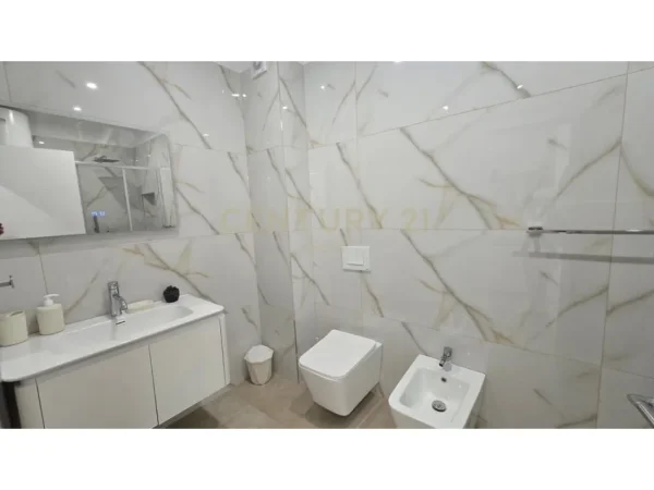 Tirane, jepet me qera apartament 1+1 Kati 6, 78 m² 650 € (Laprake Gold146412)