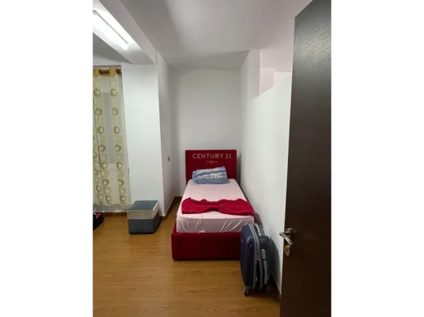 Tirane, jepet me qera apartament 2+1 Kati 5, 85 m² 500 € 