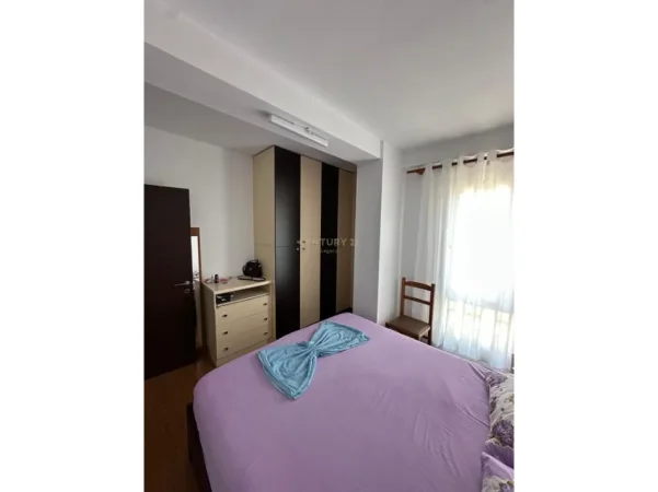 Tirane, jepet me qera apartament 2+1 Kati 5, 85 m² 500 € 
