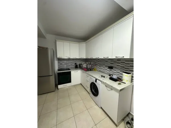Tirane, jepet me qera apartament 2+1 Kati 5, 85 m² 500 € 