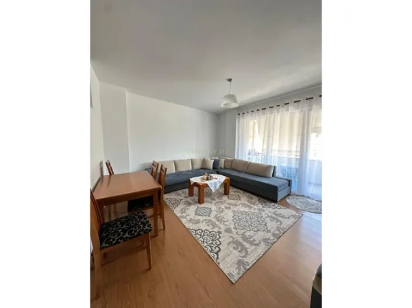 Tirane, jepet me qera apartament 2+1 Kati 5, 85 m² 500 € 