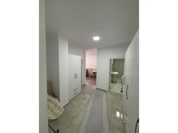Tirane, jepet me qera apartament 1+1 Kati 3, 75 m² 400 € 