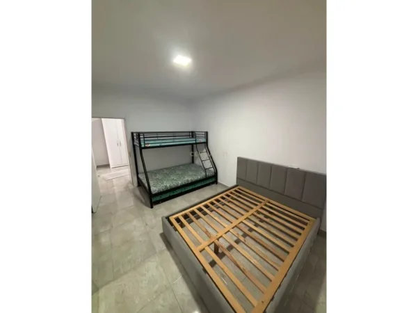Tirane, jepet me qera apartament 1+1 Kati 3, 75 m² 400 € 