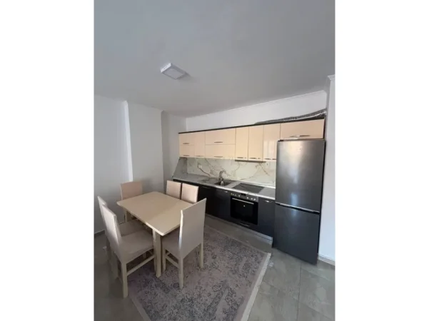 Tirane, jepet me qera apartament 1+1 Kati 3, 75 m² 400 € 