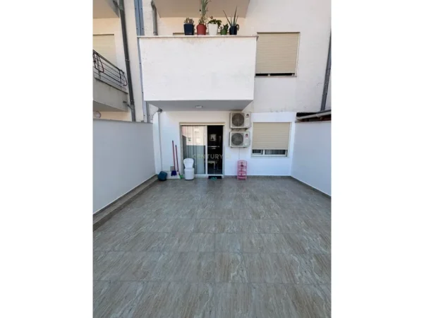Tirane, jepet me qera apartament 1+1 Kati 3, 75 m² 400 € 