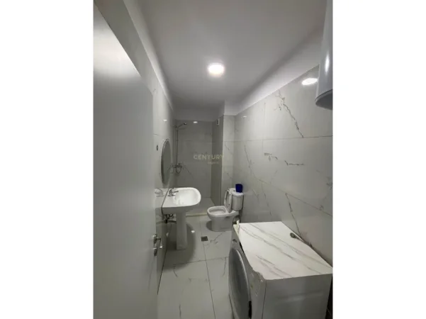 Tirane, jepet me qera apartament 1+1 Kati 3, 75 m² 400 € 