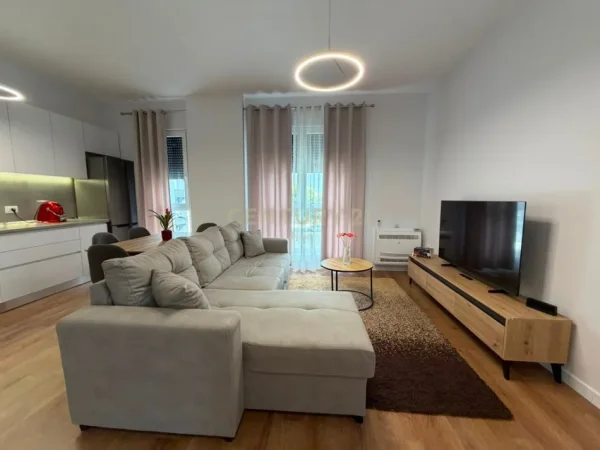 Tirane, jepet me qera apartament 2+1 Kati 1, 80 m² 600 € (5 Maji Nea146019)