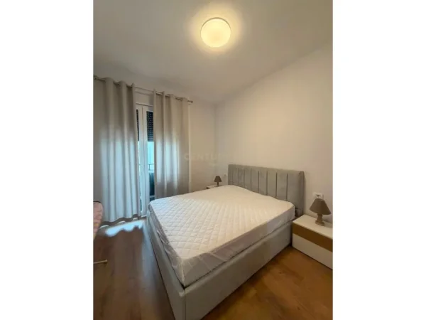Tirane, jepet me qera apartament 2+1 Kati 1, 80 m² 600 € (5 Maji Nea146019)
